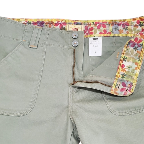 Y2K Levi’s Bermuda Length Shorts Twill Size 10 Mid Rise Jorts Soft Grunge - Picture 4 of 13